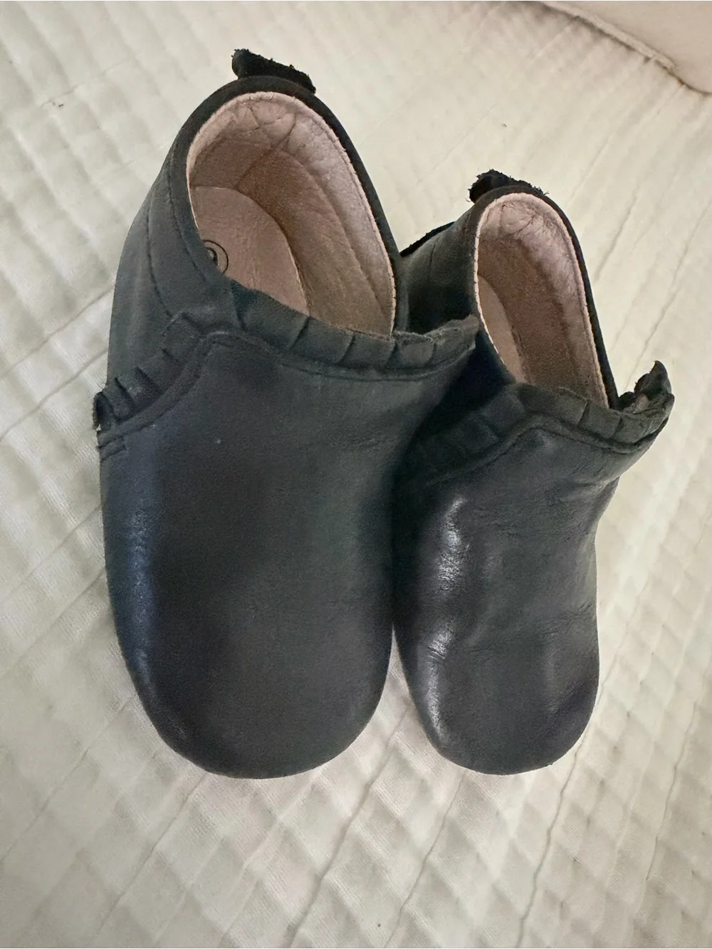 Soft Black Leather Baby Walker Shoes with Elastic Heel